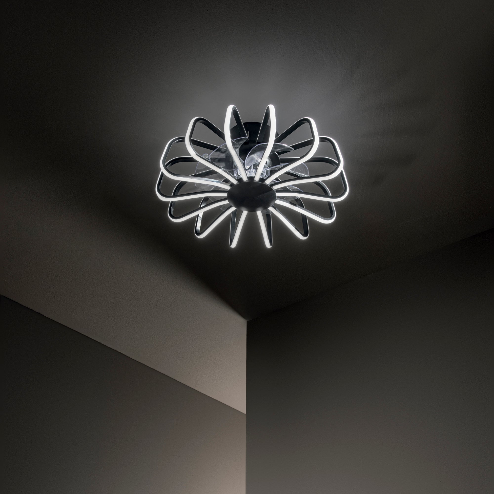 PLAFONIERA LED VENTILATORE GRECALE NERO 80W 8470LM CCT DIMM. Wi-Fi 50X20,7CM