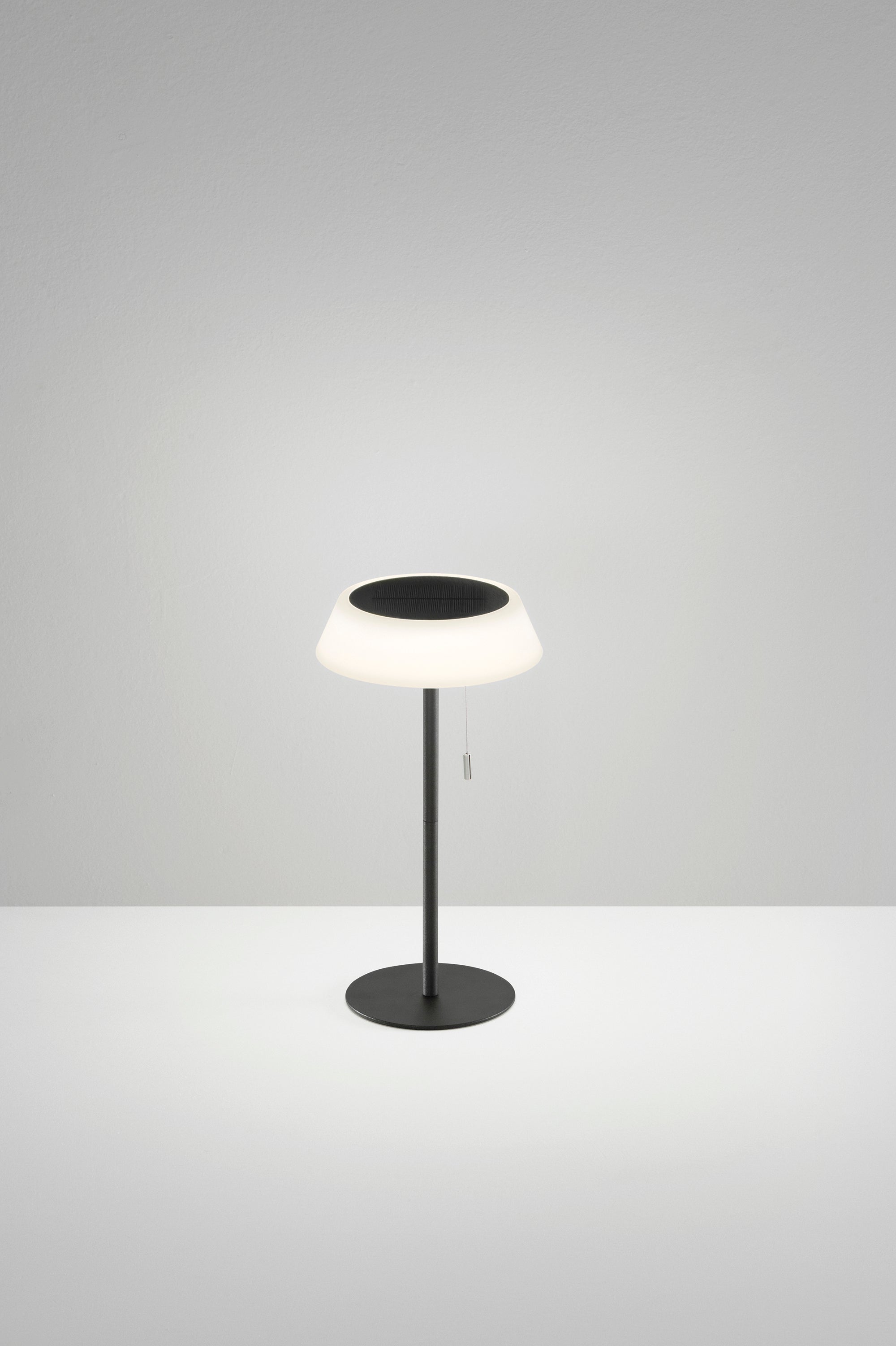 LAMPADA DA TAVOLO SOLARE RICARICABILE LED JIN NERA 1,2W CCT DIMM. IP54 D170XH320MM