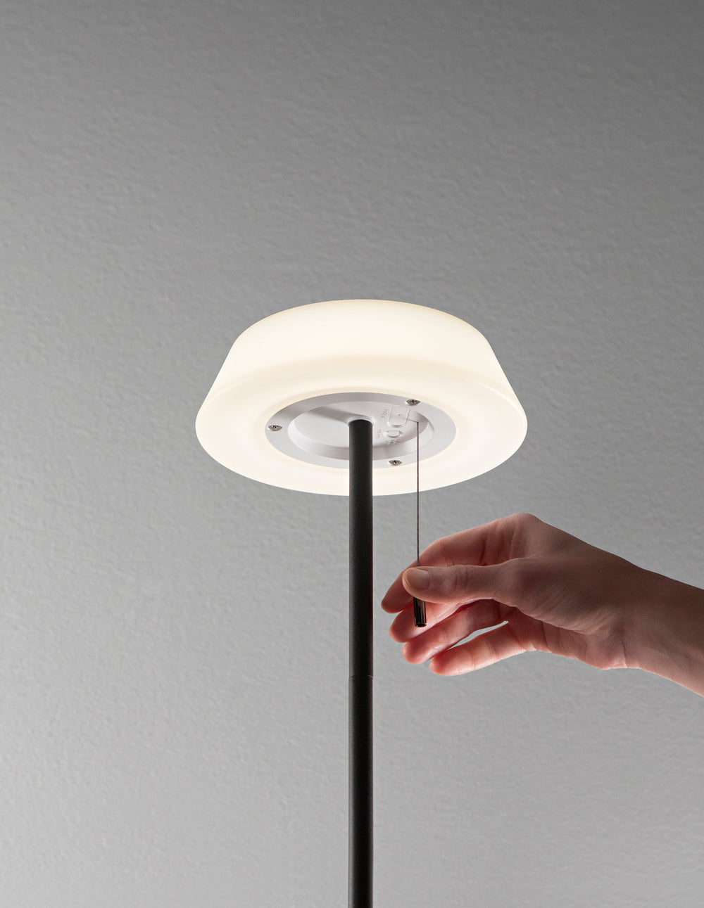 LAMPADA DA TAVOLO SOLARE RICARICABILE LED JIN NERA 1,2W CCT DIMM. IP54 D170XH320MM