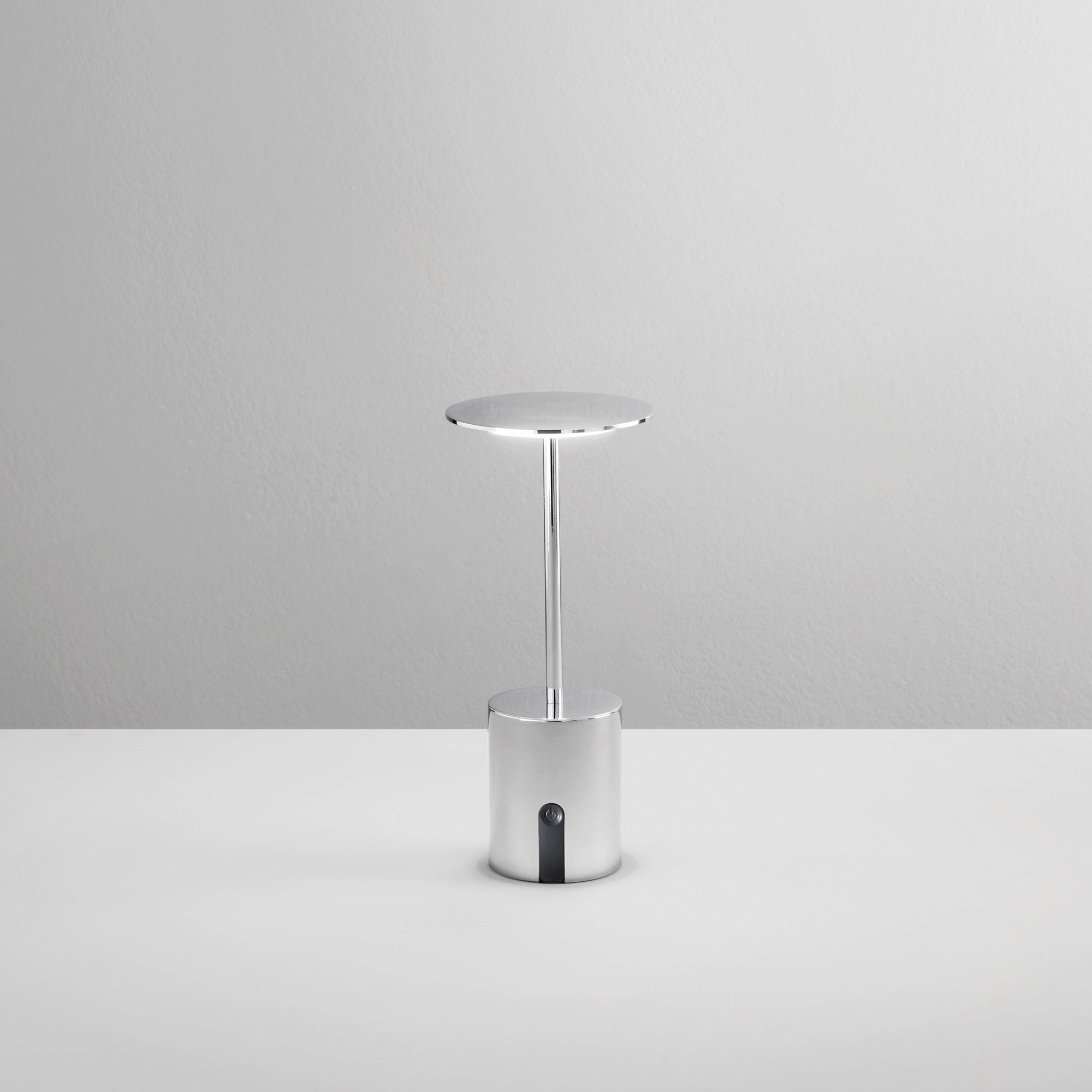 LAMPADA DA TAVOLO RICARICABILE LED LIBERTY CROMO 2W 300LM 3000K DIMM. IP44 10X22CM