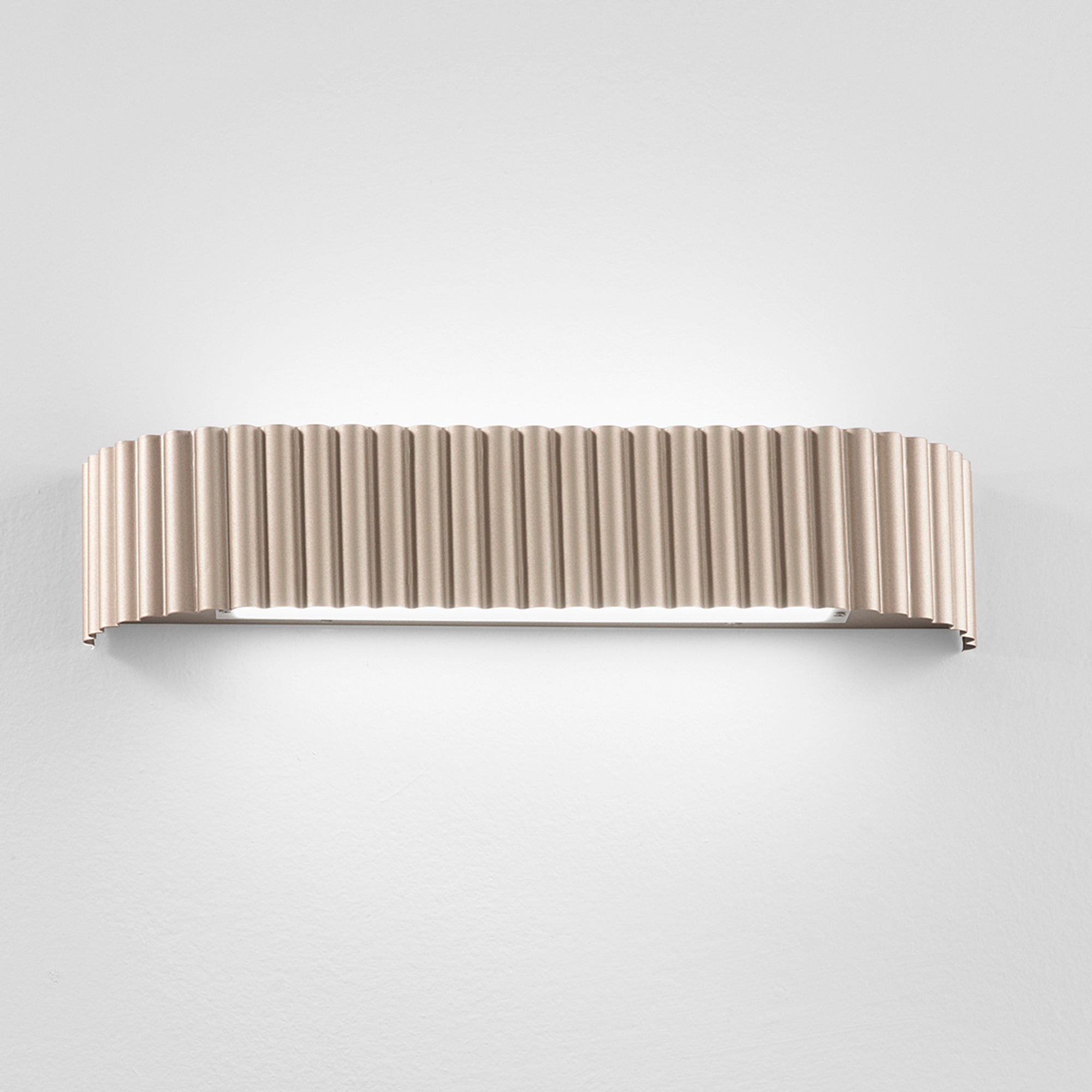 APPLIQUE LED NIKE ORO IN METALLO 30W 4400LM DIP-CCT 2700/3200/4400K 40X8X9,2cm