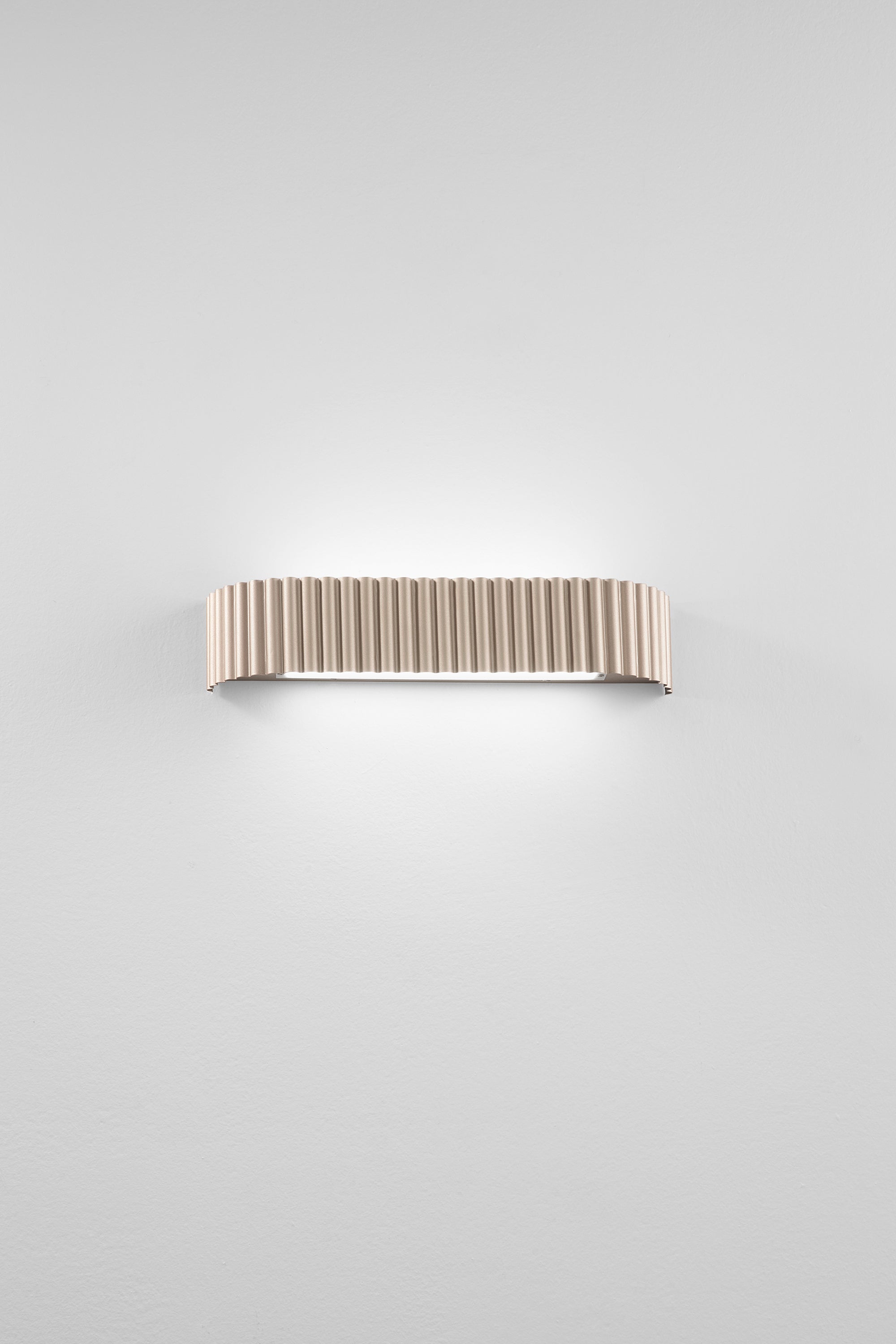 APPLIQUE LED NIKE ORO IN METALLO 30W 4400LM DIP-CCT 2700/3200/4400K 40X8X9,2cm