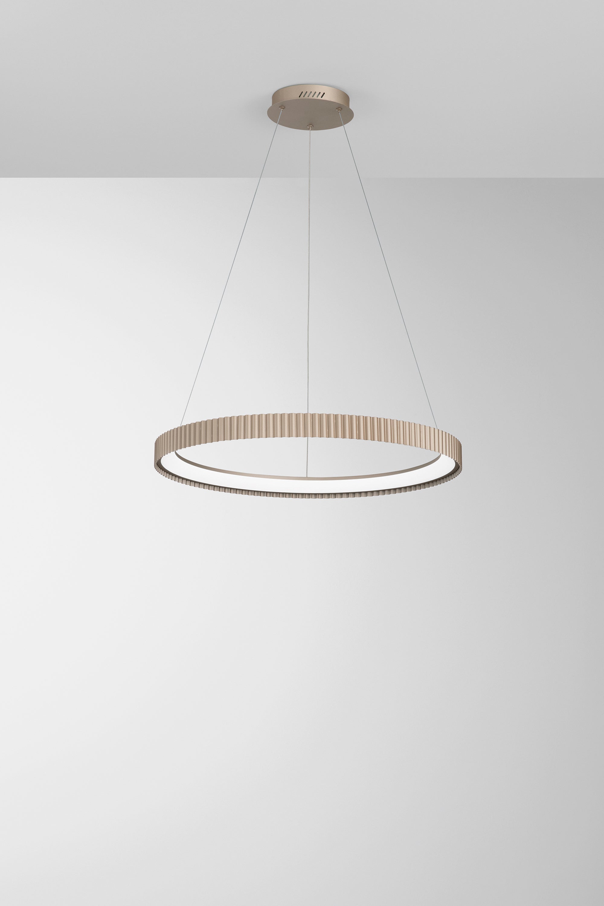 SOSPENSIONE LED NIKE ORO IN METALLO58W 8470LM DIP-CCT 2700K/3200K/4000K D69,5XH150CM