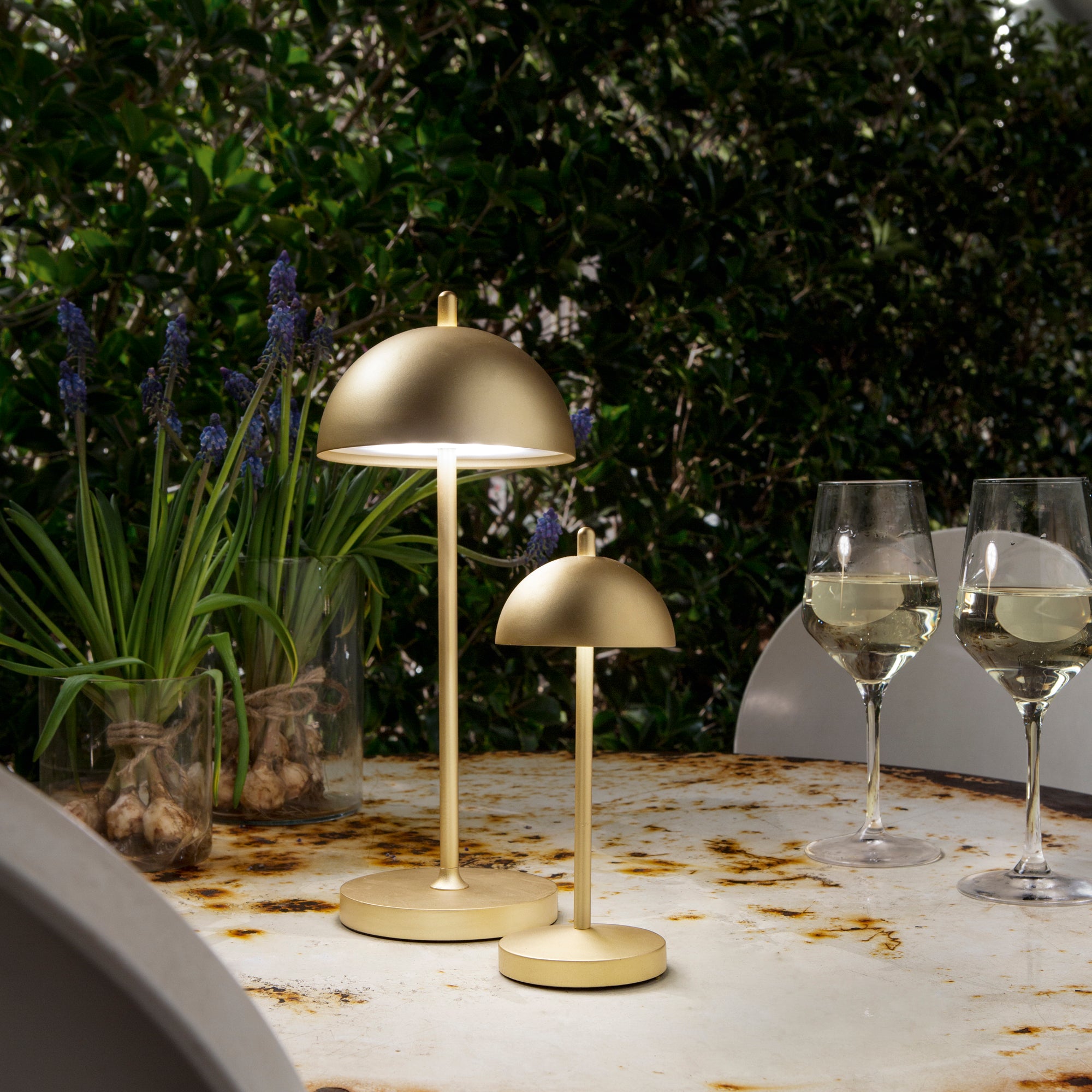 LAMPADA DA TAVOLO RICARICABILE LED PARTY ORO 2,5W 350LM 3000K DIMM. IP44 13x30CM