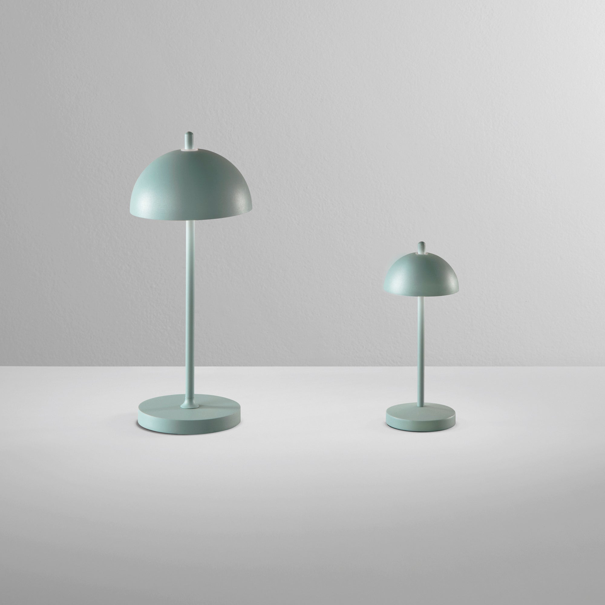 LAMPADA DA TAVOLO RICARICABILE LED PARTY VERDE 2,5W 350LM 3000K DIMM. IP44 13x30CM