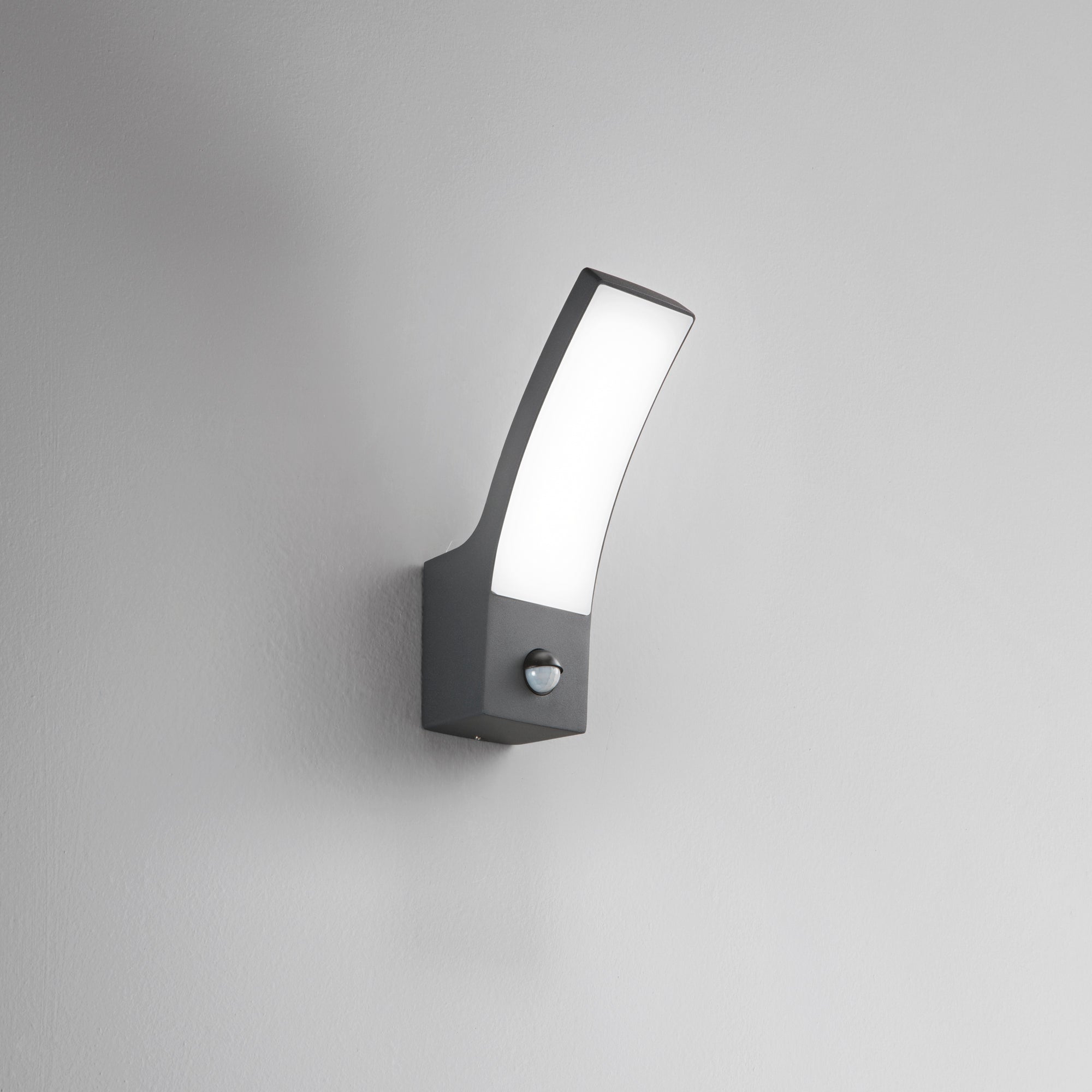 APPLIQUE LED SAIL ANTRACITE 12W 1440LM CCT IP65 CON SENSORE 8X16X24,5CM