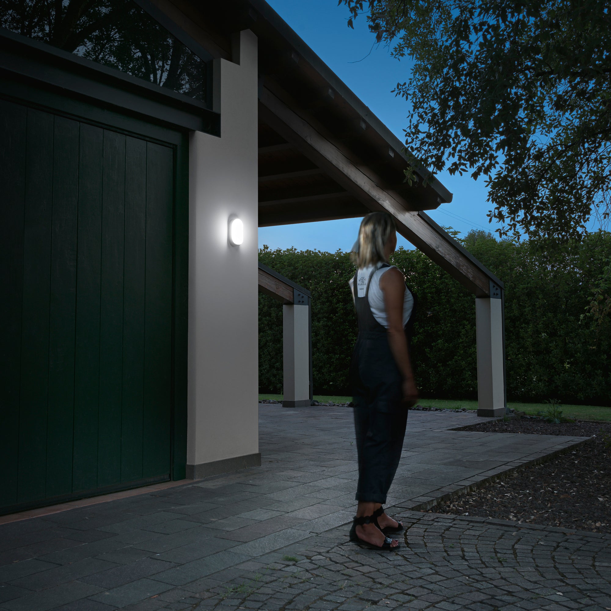 PLAFONIERA LED SENSITIVE BIANCA 14W 1000LM 3000K IP54 CON SENSORE 11,9X6,05X21,2CM