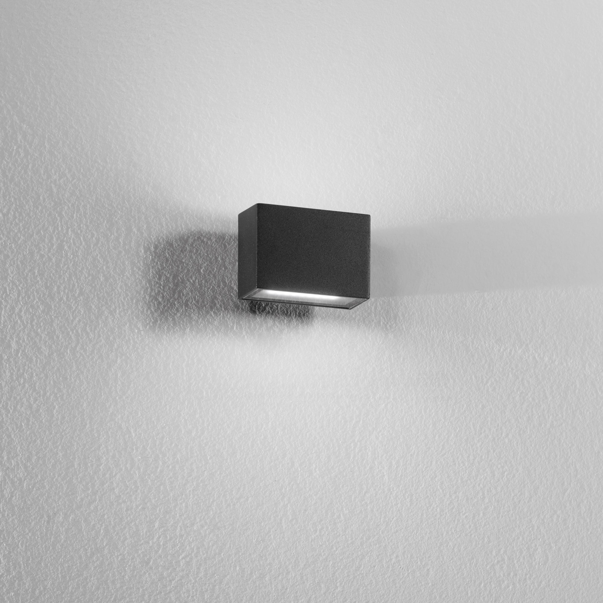 APPLIQUE BIEMISSIONE LED AGERA NERA 2X3W 680LM CCT IP54 9X6,5X6,5CM
