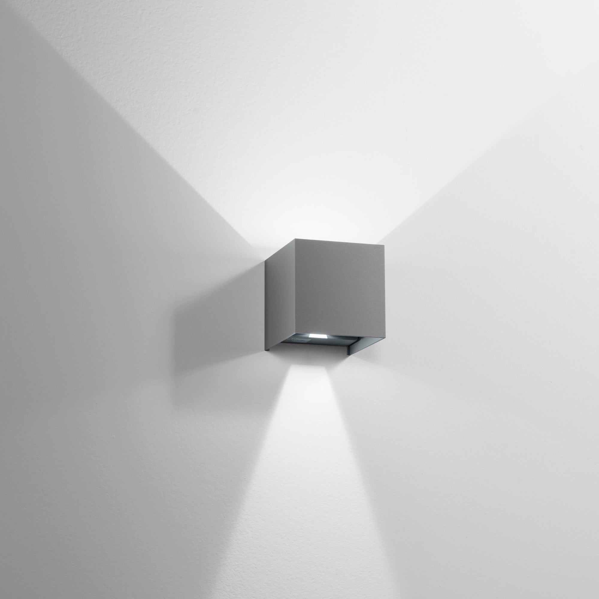 APPLIQUE BIEMISSIONE LED ALFA GRIGIA 2X5W 1200LM CCT IP54 10X10X10CM