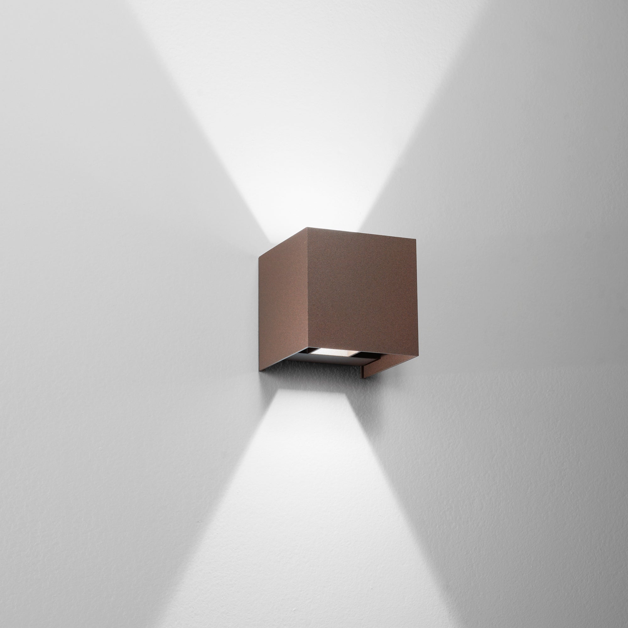 APPLIQUE BIEMISSIONE LED ALFA BRONZO 2X10W 1800LM CCT IP54 12X12X12CM