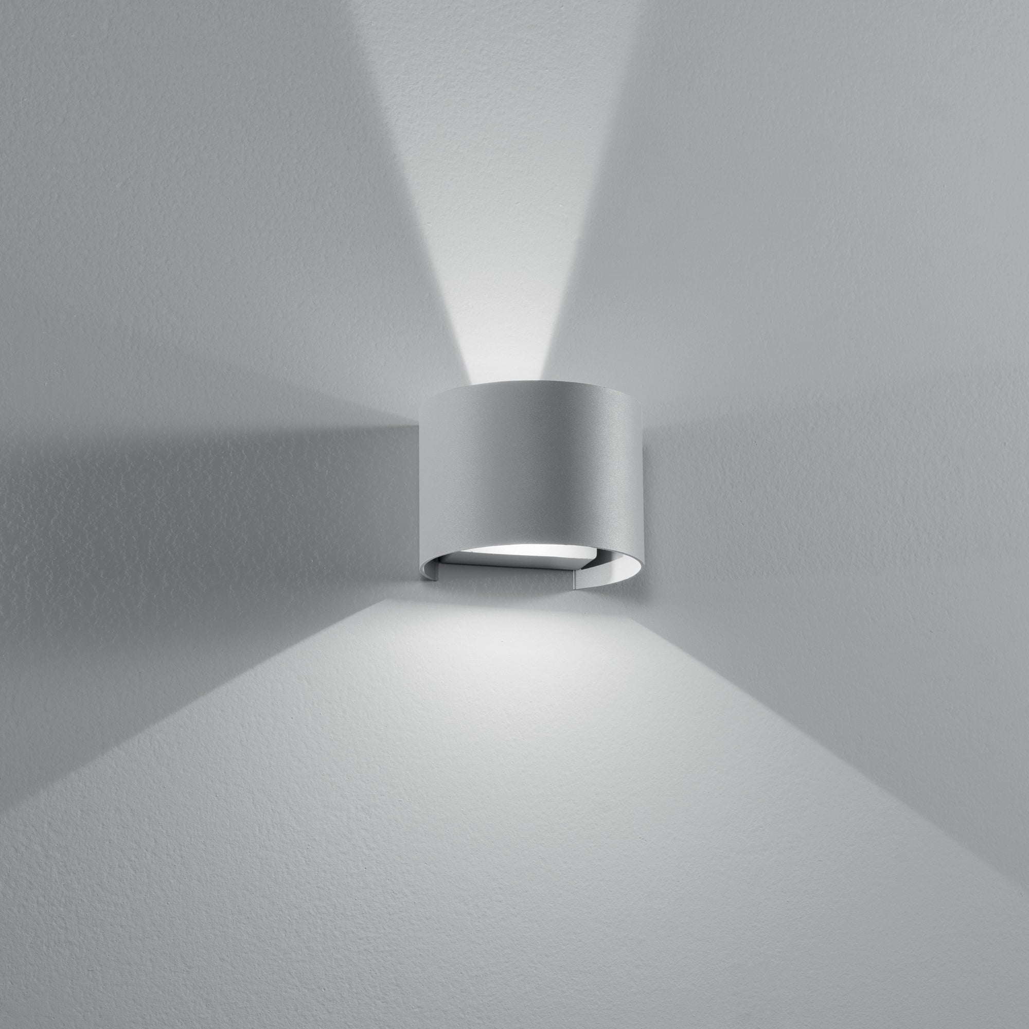 APPLIQUE BIEMISSIONE LED DELTA GRIGIA 2X5W 700LM CCT IP54 14X12X10CM