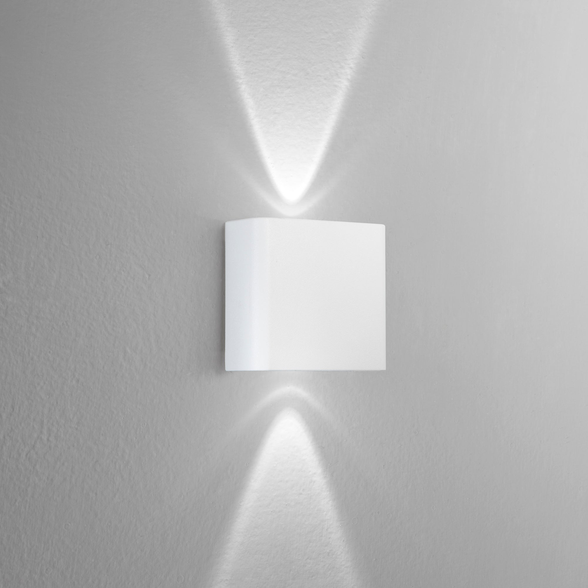 APPLIQUE BIEMISSIONE LED KLEIN BIANCA 2X1W CCT IP65 11X4X10CM