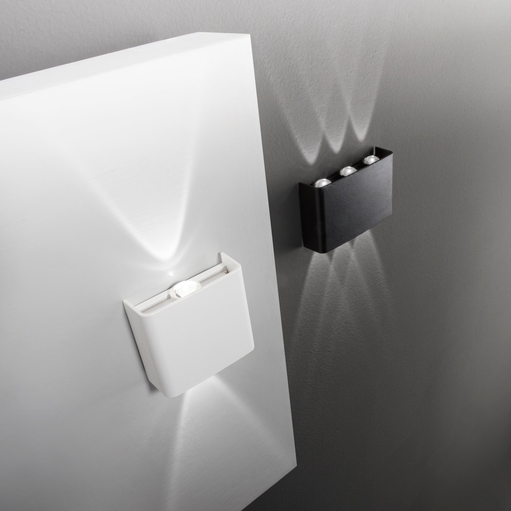 APPLIQUE BIEMISSIONE LED KLEIN BIANCA 2X1W CCT IP65 11X4X10CM