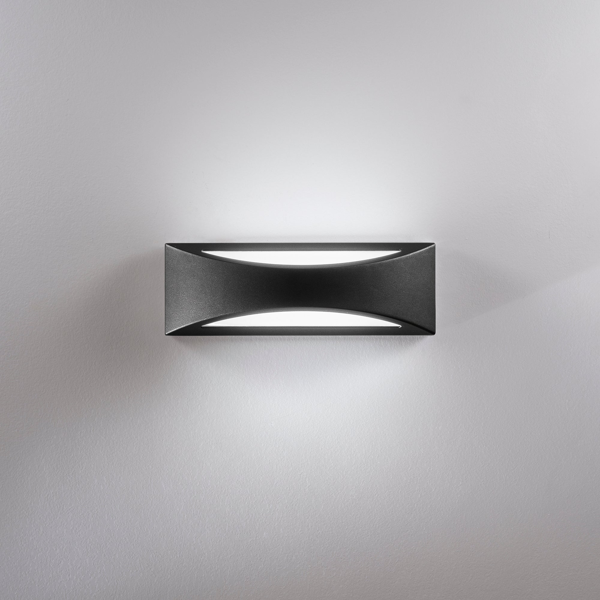 APPLIQUE LED WEISS NERA 16W 1800LM CCT IP54 36X11,3X12CM