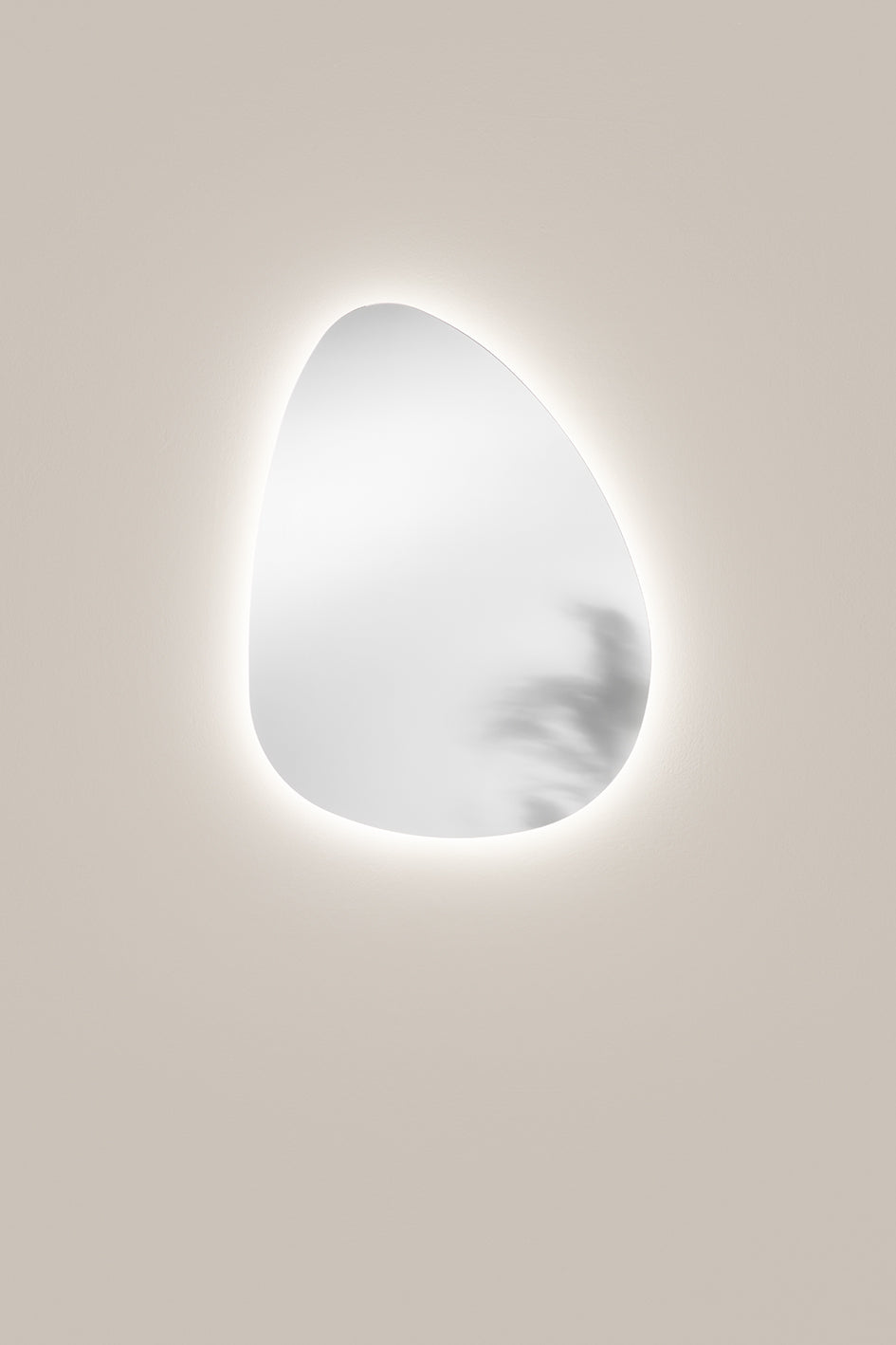 SPECCHIO 50X70CM LED LINEA FRONTALLE CCT TOUCH SPECCHIO ARGENTO SENZA RAME 4MM STRUTTURA PVC PELLICOLA ANTIDEFLAGRANTE
