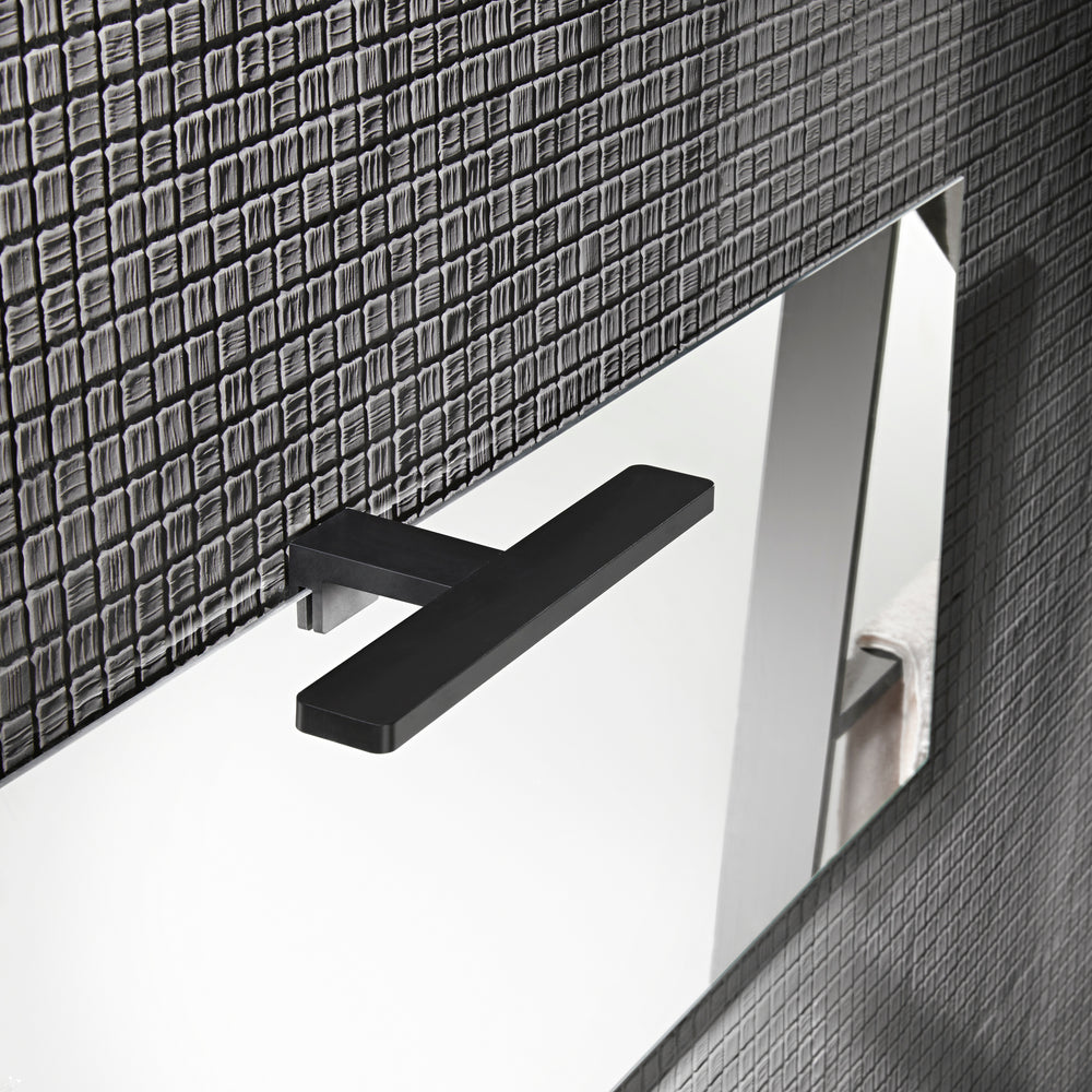 APPLIQUE LED CRUISE NERO FISSAGGIO PARETE/SPECCHIO 5,2W 550LM 4000K IP44 28x8x11CM