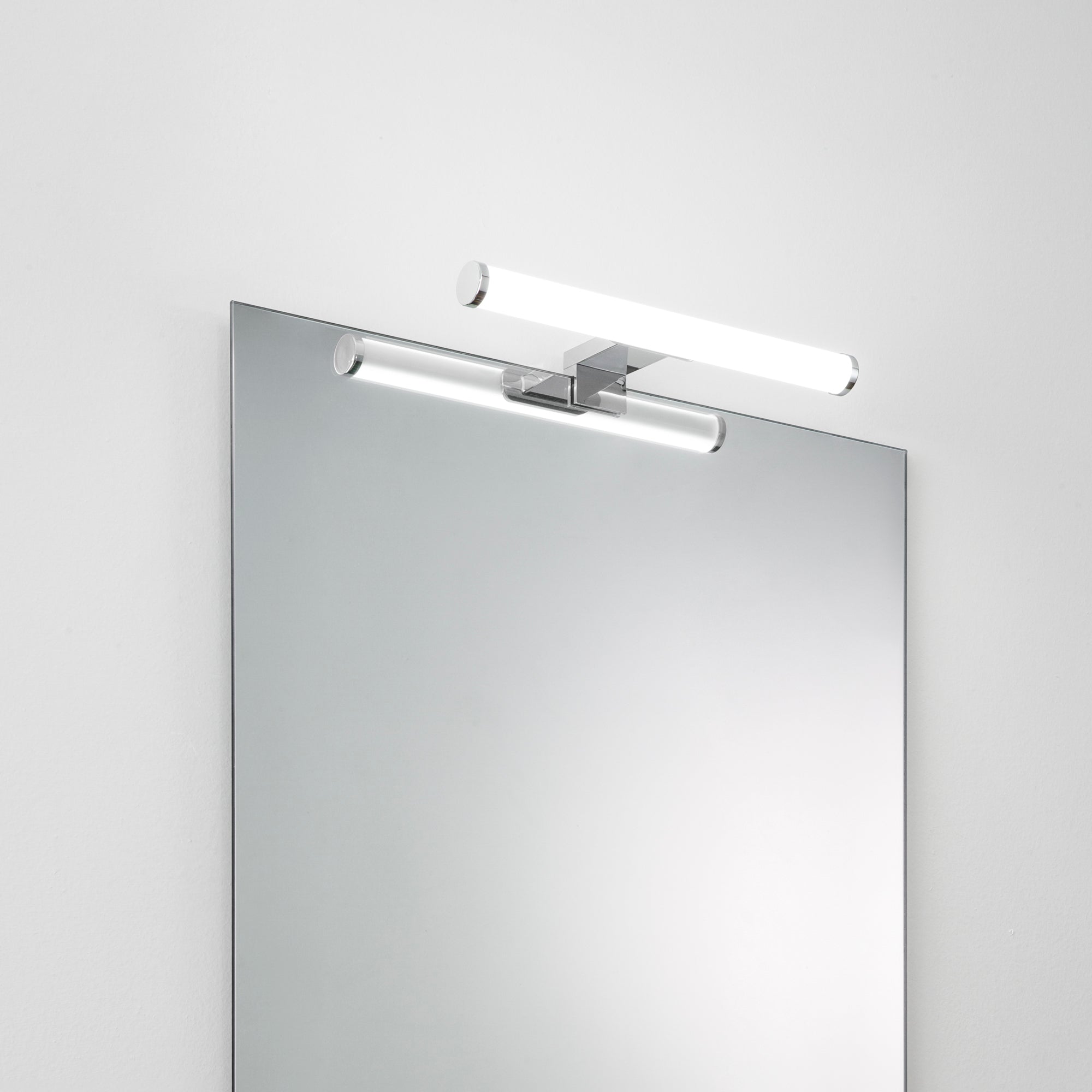 APPLIQUE LED YACHT CROMO FISSAGGIO PARETE/SPECCHIO 5W 600LM 4000K IP44 30X9,6X4,45CM