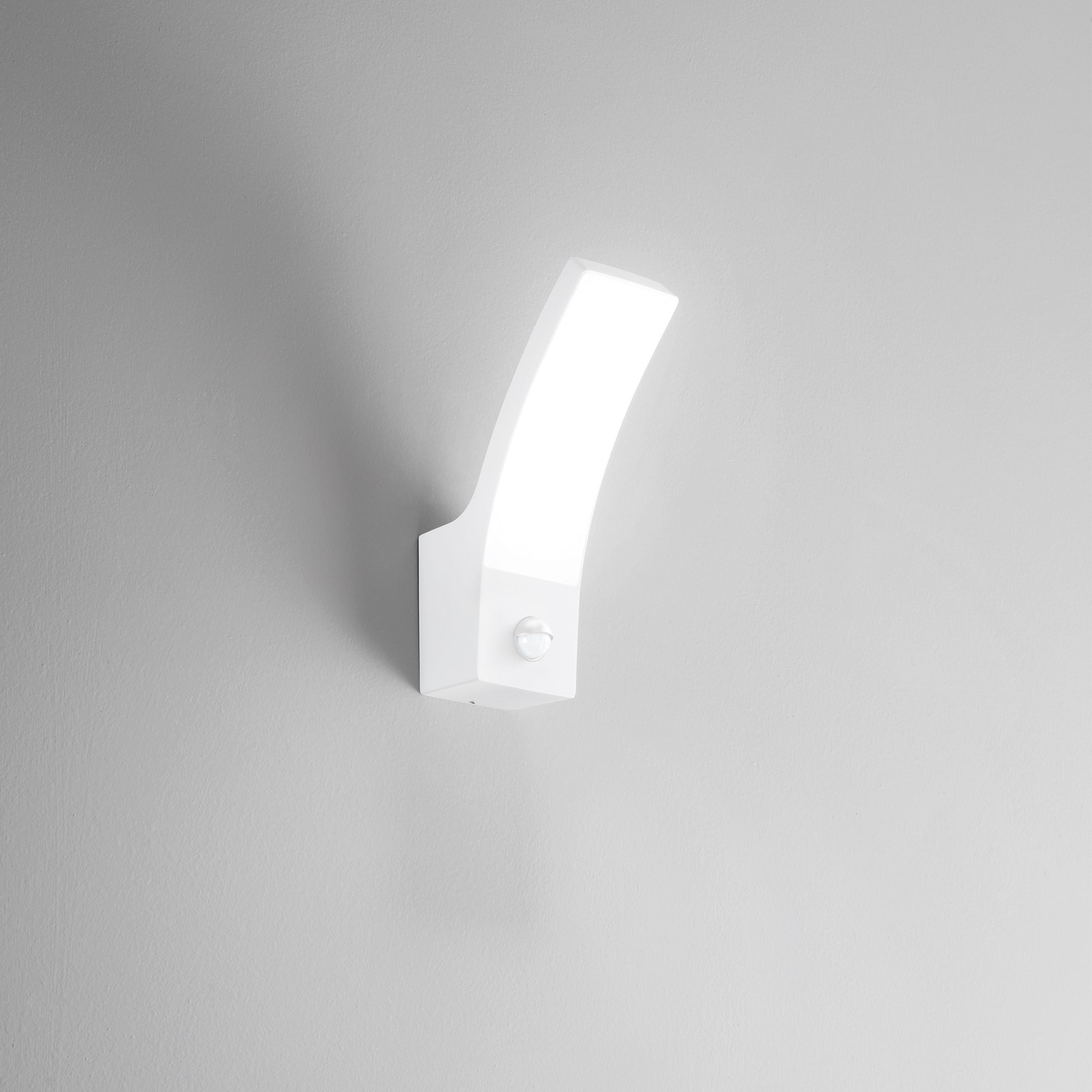 APPLIQUE LED SAIL BIANCA 12W 1440LM CCT IP65 CON SENSORE 8X16X24,5CM