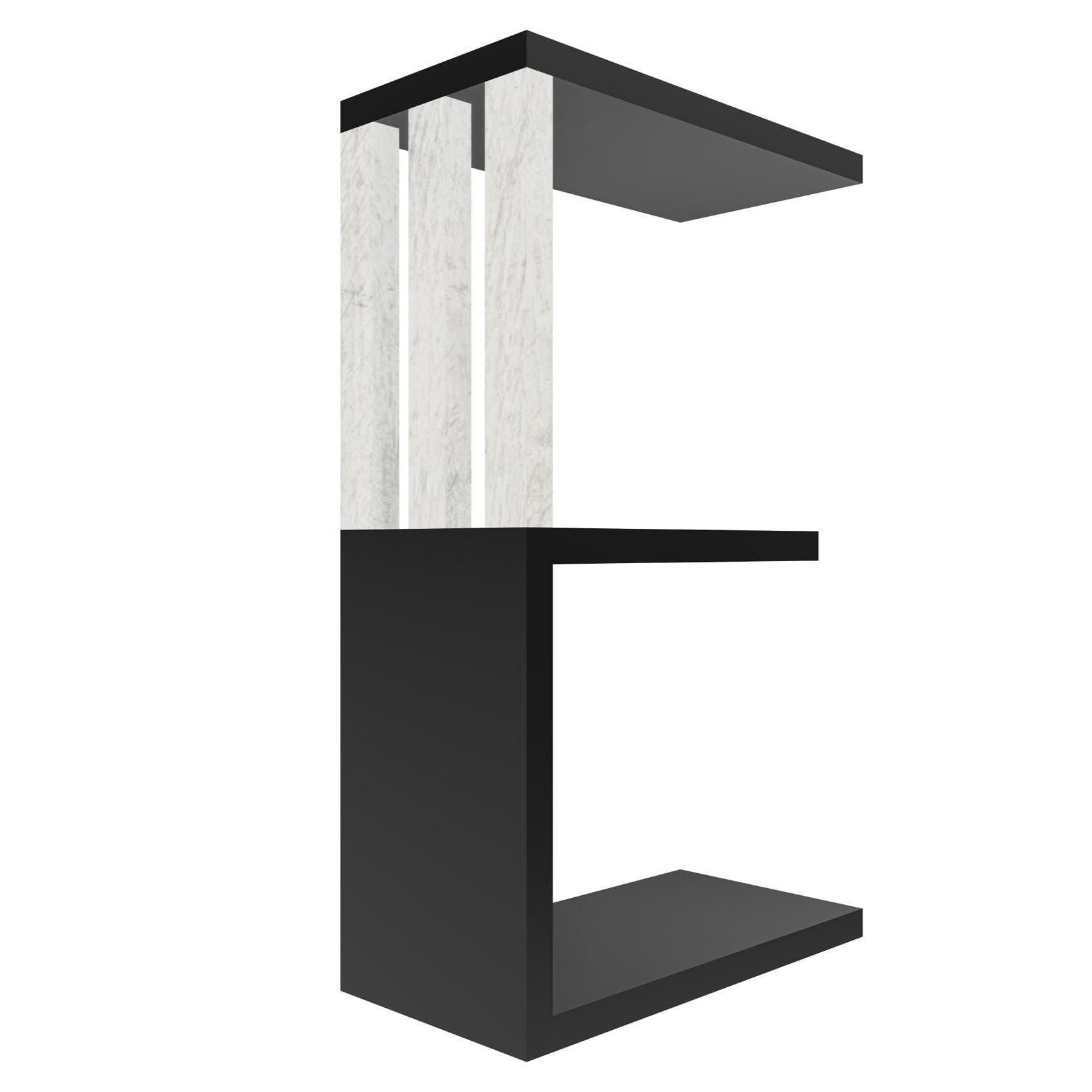 mensola a forma di lettera E colore nero e legno chiaro