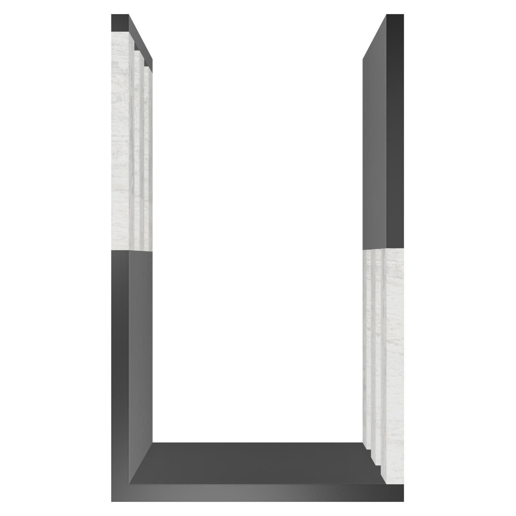 mensola in legno a forma di lettera U colore nero e legno chiaro con 6 listelli